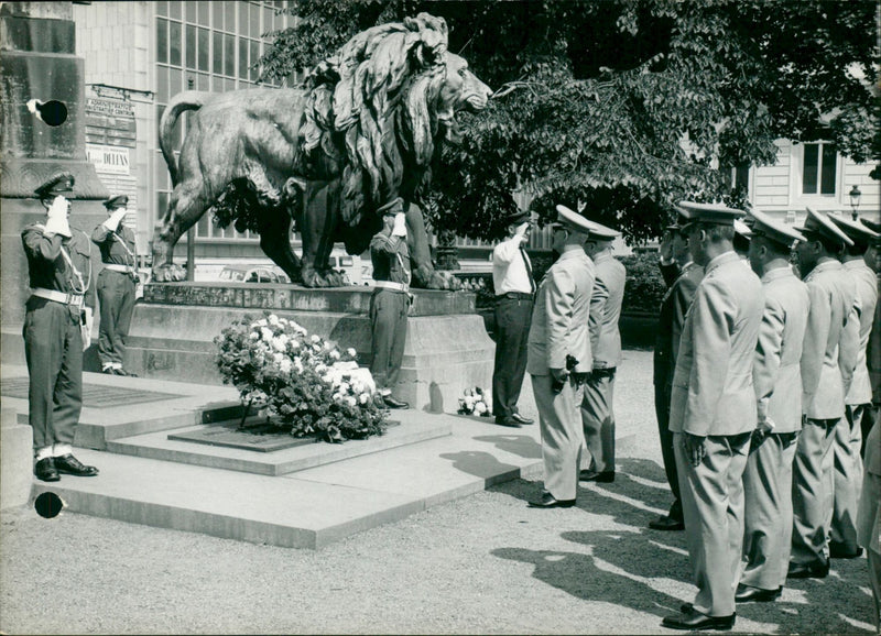 Turkish military pays tribute to the Unknown Soldier - Vintage Photograph