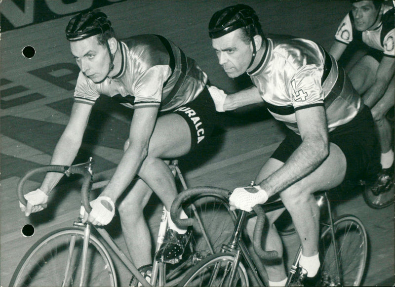 1965 URALCA ICI HOMMES TRES VAN ETE LES SEVEREYNS BEAU STEENBERGEN PREMIERE - Vintage Photograph