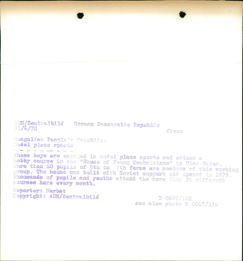 1973 SOVIET MEMBERS DEMOCRATIC BOYS GROUP THESE OPENED YOUNGS MODEL GERMAN BUILT - Vintage Photograph