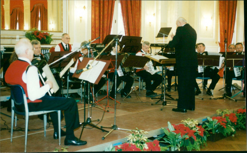 SEU CERCLE ABBONDEAUISTS MUSICIANS TOGETHER ARE GROUP ITALIAN ACCO - Vintage Photograph