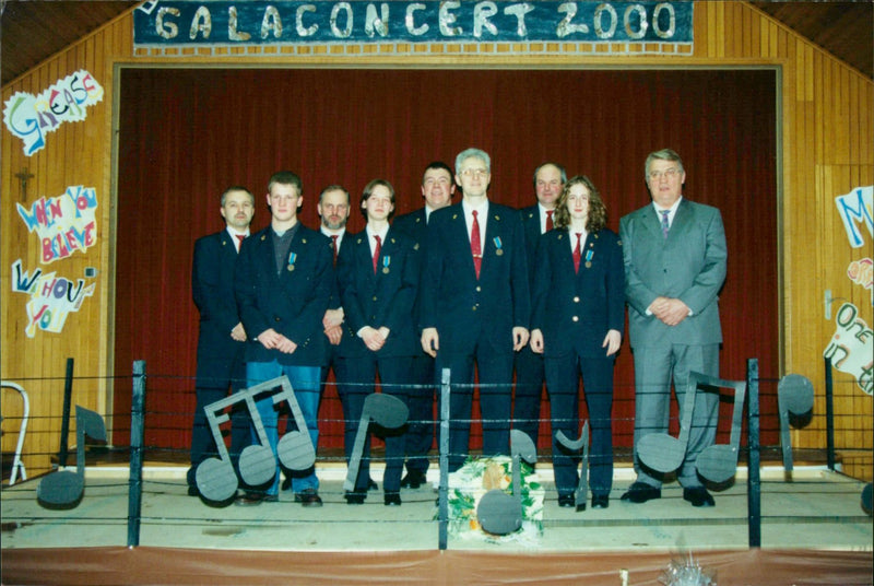 GALACONCERT VHOU BAEVO DOLEO CONTACT WEISWAMP HEADING - Vintage Photograph