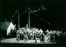 1999 WARTE ABBU BAYREUTHER FESTSPIELE FLYING MUSICA PETER - Vintage Photograph