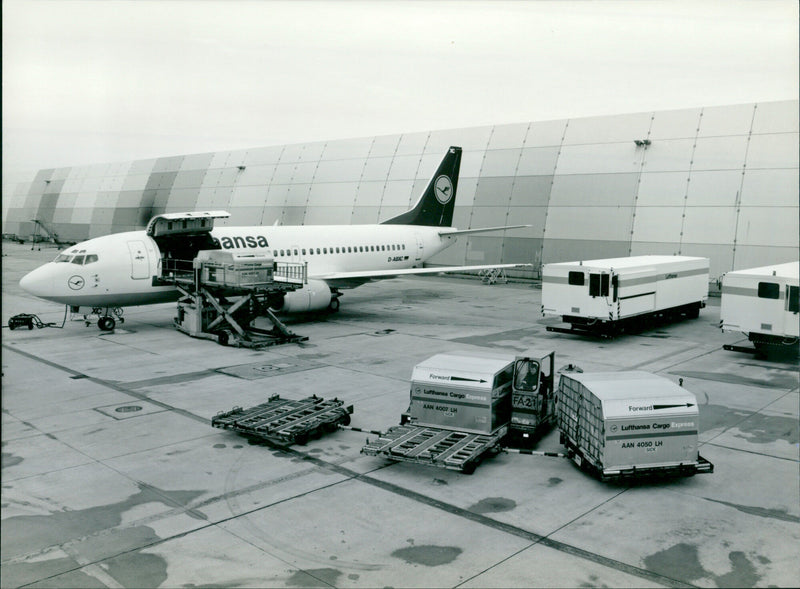 LUFTHANSAS BOEING QUICK CHANGE JETS CAN CONVERTED PASSENGER AIRCRAFT - Vintage Photograph