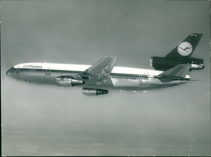 1973 NINE MCDONNELL DOUGLAS LONG HAUL JETS LUF GERMAN AIRCRAFT - Vintage Photograph