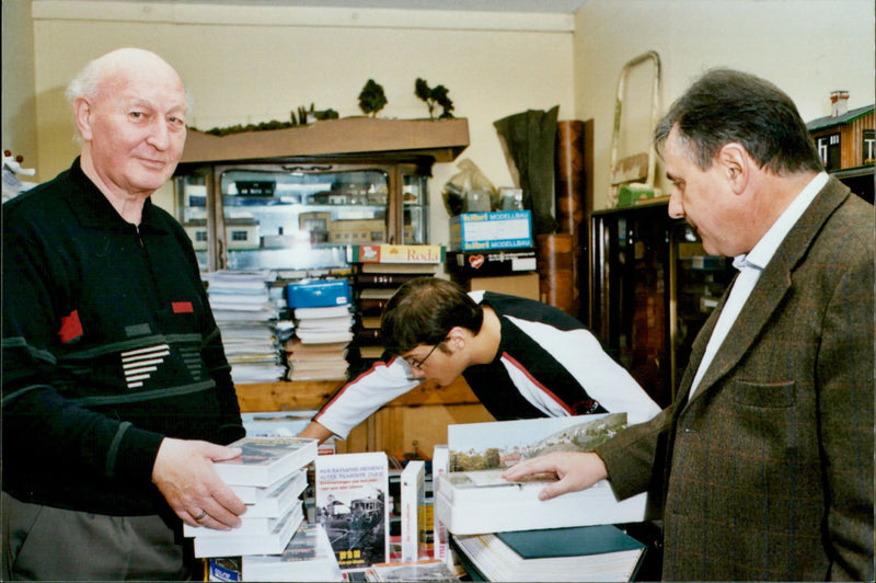 OFF TUR MODELLINE BEMEKAB MODEL RODA BASED - Vintage Photograph