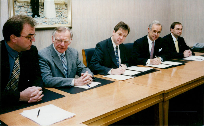 PRODUCT PAGE LEGEND DISEWIS LOU LINTERIEN SIGNATURE YES MUST VOICE COURT - Vintage Photograph