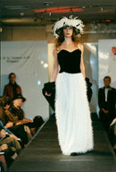 PRODUCT PAGE LEGEND YES BILCIG BUXEMBOURGEOIS MODENSCHAU SWALD ROYAL MODEL - Vintage Photograph