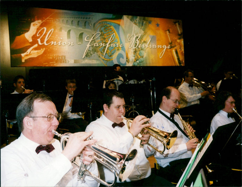 ZENFRUM BERTRANGE PAGE LEGEND DISEWIS YES VOICE CONCERT COL DATE PHOTOGRAP - Vintage Photograph