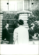 MODEL OUR BRUSSELS BAG JUDGE HOUR INTERVIEW COMMISSIONER AVCON SOLE SUE - Vintage Photograph