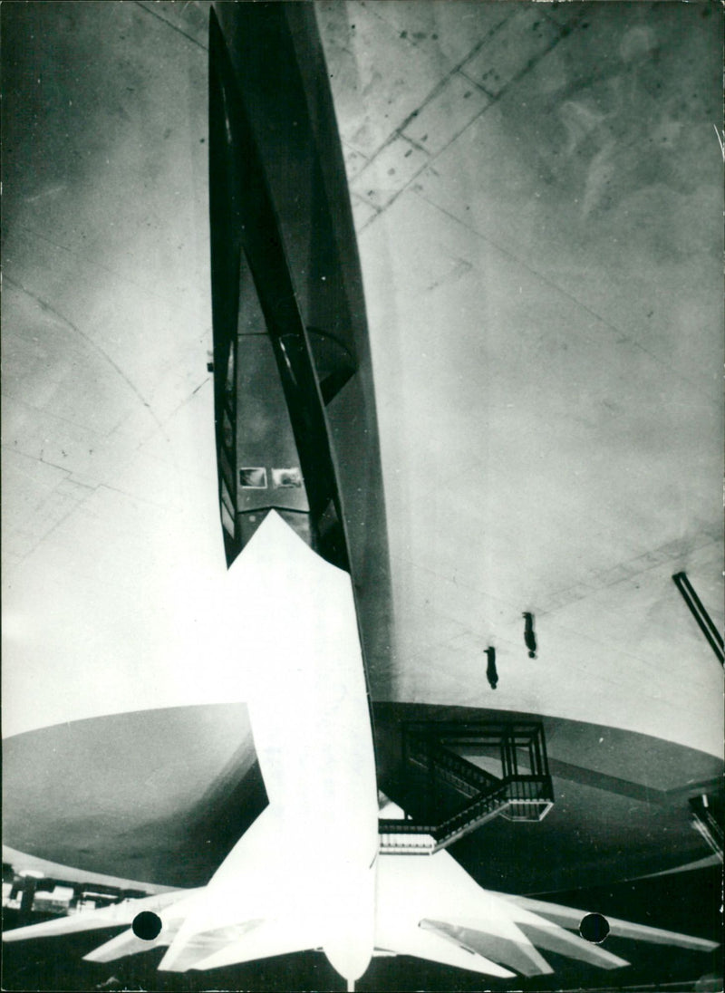 JUST MODEL FLY UAV BEIGE SPEEDS SEATTLE SUBSONIC GEOMETRY SOTO TRANSP - Vintage Photograph