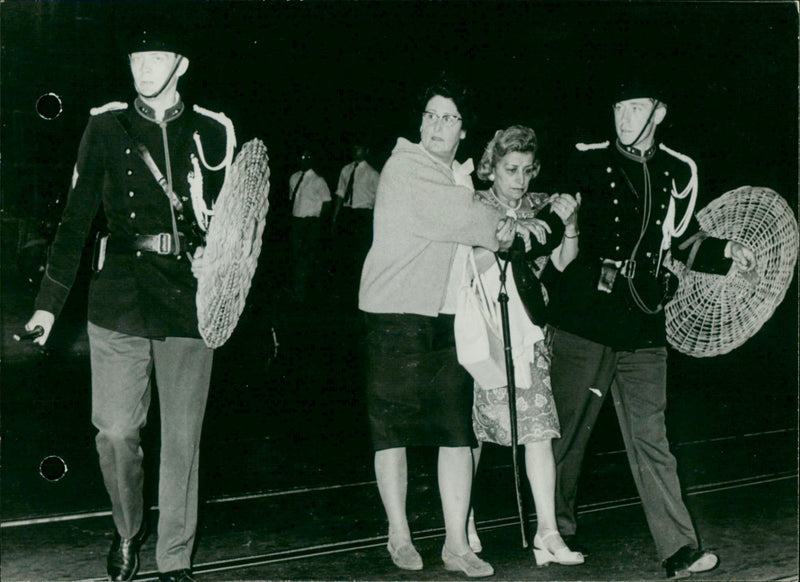DISTRESS THESE THEIR PROVOS CLING BRING ENGLISH THEM BADE LAGCEL OOOO - Vintage Photograph