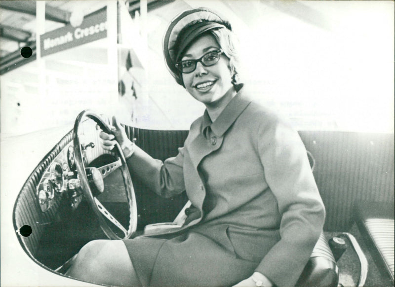 SALON STOCKHOLM MODEL NAVIGATION CHRISTINE PRINCE EXHIBITION ENGINE CONSTR - Vintage Photograph