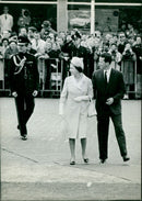 GOT JUST ANGLETERX TANK FRA ANTWERP BRITISH ENTRANCE FRONT CAR ELIZABETH - Vintage Photograph