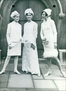 RIGHT THESE DRESSES MODELS MOS GUIPURE LACE ARE LEFT CREATED ALL ACCOMPANI - Vintage Photograph