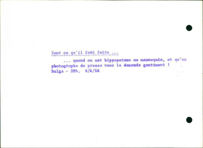 NICELY MODEL DIED PHOTOGTAPH DPA PRESS WHEN YOURE AND HIPPOPOTAMUS - Vintage Photograph