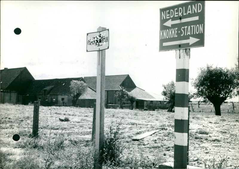 NEDERLAND KNOKKE - STATION
3 - Vintage Photograph