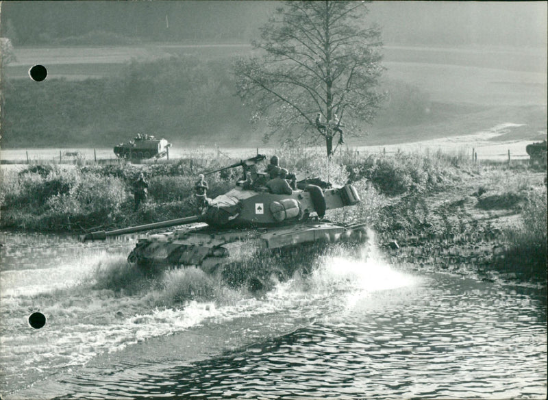 SHOE TANK FORSE ANE PASSING PARTICIPATION BELGIAN PATRON ALLE RHINE EDERBR - Vintage Photograph