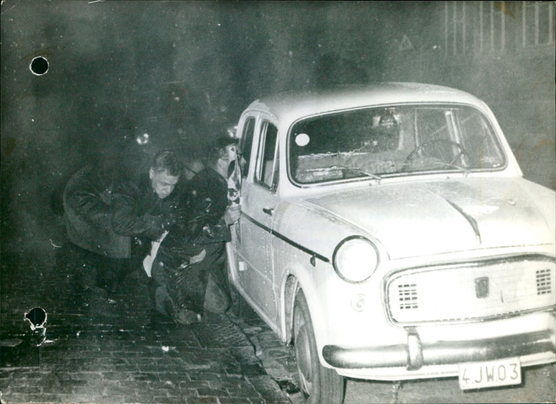 GENDARMES VIOLENT OUR JET VOLKSBEWEGING CLASHES EVENING THEM FRENCHSPEAKIN - Vintage Photograph