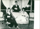 WARNER MODELS EVENING DESTIAES ROBES LINGERIE PARIS LES GOGSODOMOSDOS AFP - Vintage Photograph