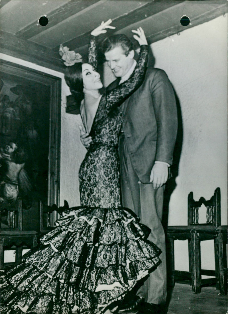 TENA EVENING SPAIN DURING DANCER TAMENCO MOORE MADSID LUCERO ROGER ALIAS - Vintage Photograph