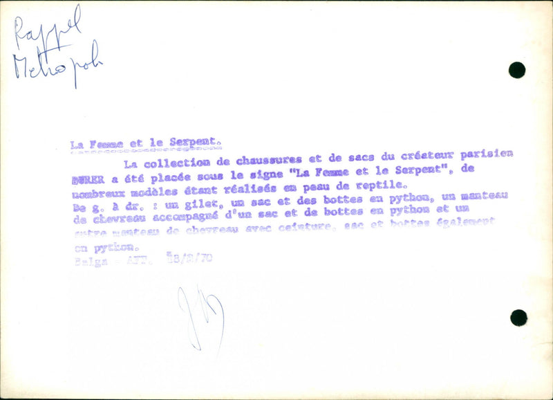 1970 CHECKED SIGN AREE MOSTRA SNAKE MODELS BEING BOOTS MANY BAG COLLECTION PARI - Vintage Photograph