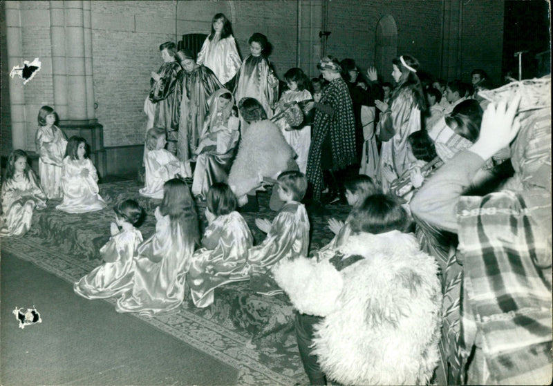 1969 BRUSSELLES NUMEROUS FRIDAY INSTITUT OCCASION EASBURGS PART GRAND CONCERT - Vintage Photograph