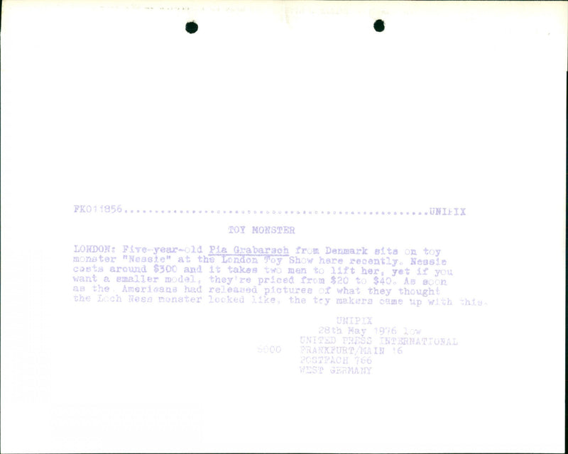 1976 MODEL INTERNATIONAL PRESS - Vintage Photograph