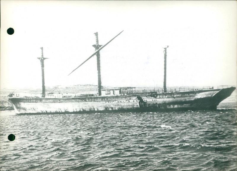 JUST CAP BRETAGNE COAL LERGE ZANENES EXPEDITION YEARS BRITA BRITAIN KINGDOM - Vintage Photograph