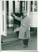 TRAMS SMILE FRIDAY BUSTER OUR BRUSSELS COMICAL KEATON ARRIVING PARIS - Vintage Photograph