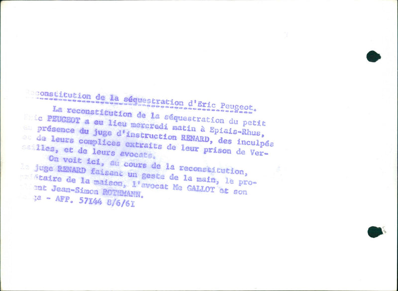LAWYERS PRISON HAND SEE THEIR PEUGEOT ACCOMPLICES JUDGE LITTLE SEQUEST JEAN - Vintage Photograph