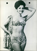 SUMMER LEOPARD PRINTED BIKINI ALL DONT PURSES APPEARANC - Vintage Photograph