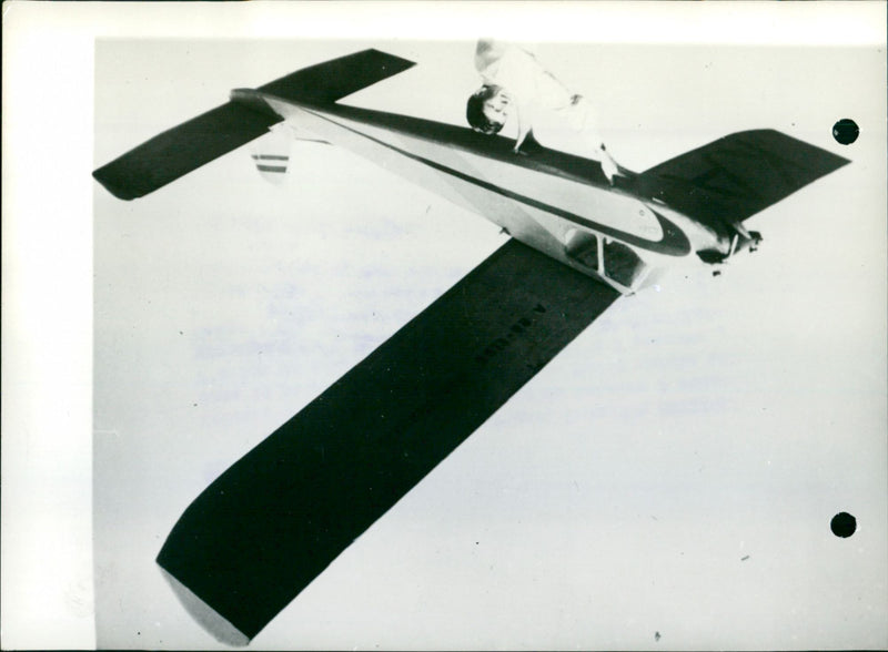 1975 MODEL BUILD MANY EUROPE AZID PATI HOURS LARGEST LANDING ALL KATERELLE GRAND - Vintage Photograph