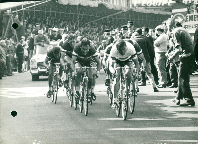 BEIGA LOUR CAUTION SEE HALF LOOY MONDAYS WON FRANCE ACTION DISPUTE SUBSCRI - Vintage Photograph