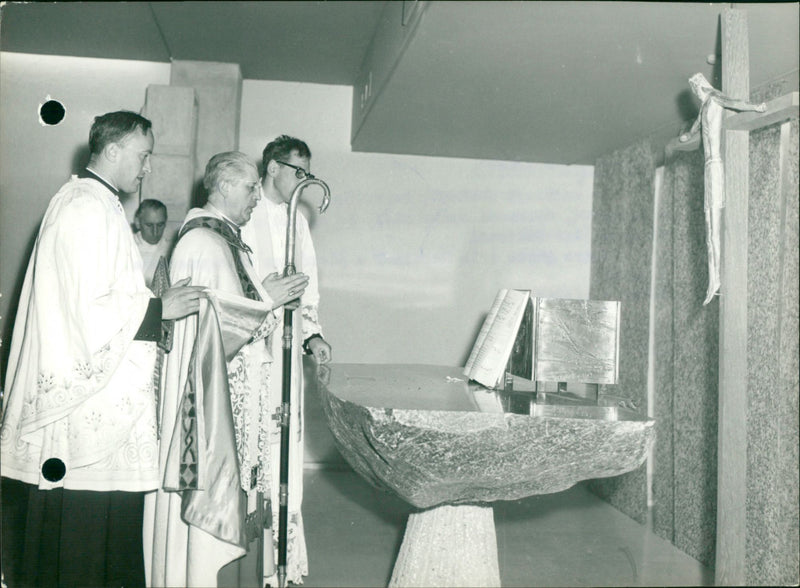CHAPEL AUTAI WEDNESDAY ARCHVEQUE AIRPORT PLACED AFTER OUR NATIONAL - Vintage Photograph