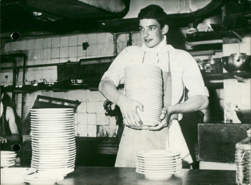 DIRECTOR SUMMER RESIDENTS MAXIMS ENGLISH PARISIAN YEARS MICHAEL FRANCE - Vintage Photograph