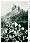 Ayodhy a mosque . INDIA even frie X1.1992 . Pic : Nitiu fail Magnus - Vintage Photograph