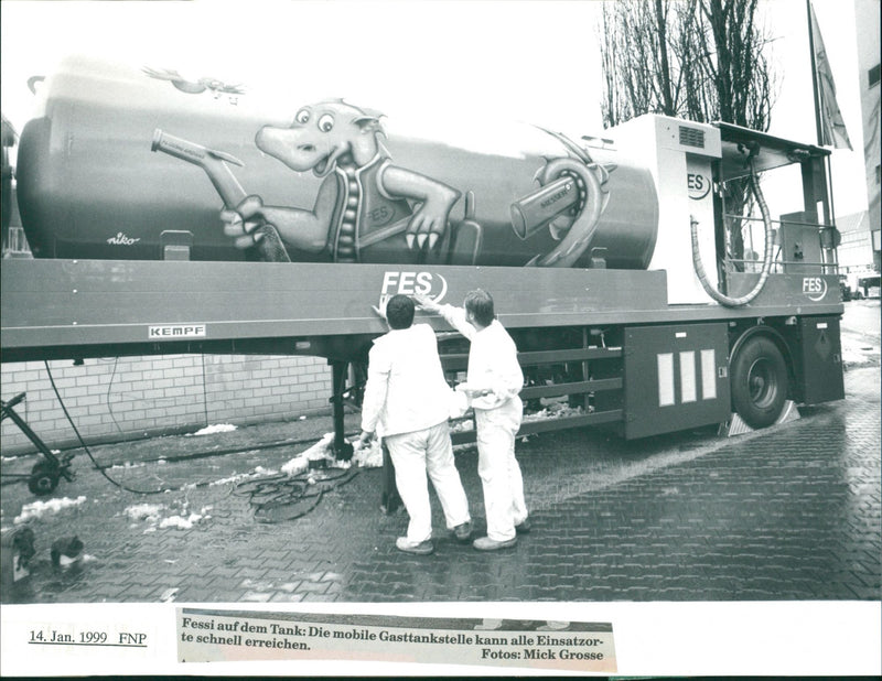 1999 MOBILE NATURAL GAS TANK OPENED HEDDERNHEIM MOTOR - Vintage Photograph