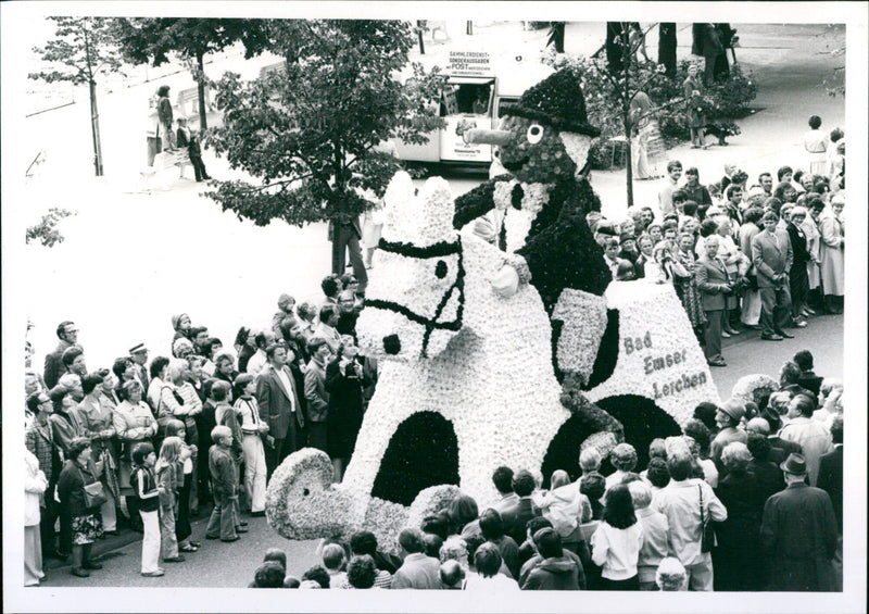 1978 BAD EMS GERMANYS GROTE ROLLING BLOOD COMPOUNDED FLOWERS PINNOCC ANDY - Vintage Photograph
