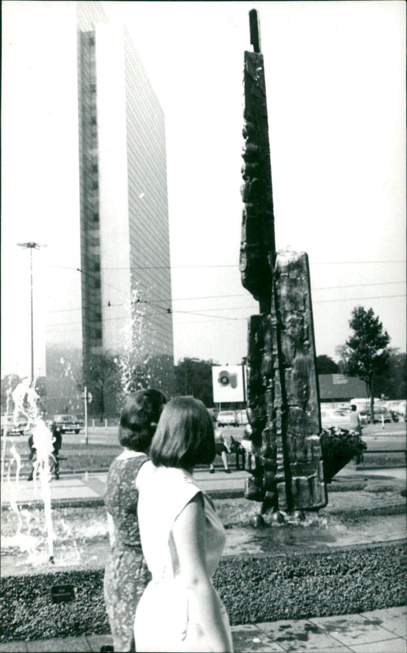 GOLFINGER ECLARATION ANY KIN ONLY CONTEXT HAMBURY KEYSTONE - Vintage Photograph
