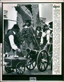 s FRB .5.89- ( FREIBURG / Mit Kanonendonner und Paukenschkag spieltepres - Vintage Photograph