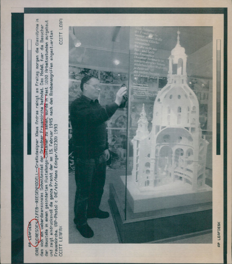 LEAFDESK < DRE DRESDEN 22.FEB -- RIESENMODELL --Grafikdesignar Klaus Andras r - Vintage Photograph