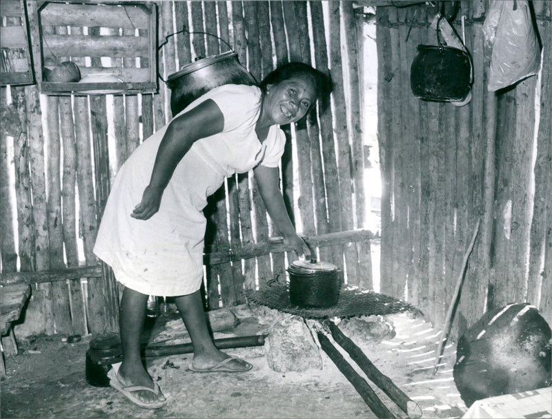 1988 KEBAN MAYANS CONTINUES BECAUSE HURRICANE - Vintage Photograph