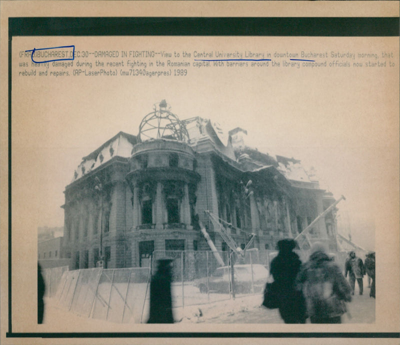 1989 CAPITAL - Vintage Photograph