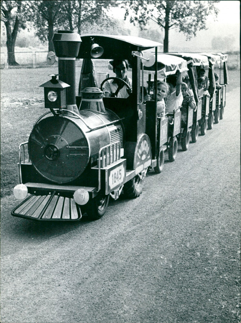 GERT WOLFF OFFENBACH KAISERSTR TEL KTO DEUTSCHE BANK NEG - Vintage Photograph