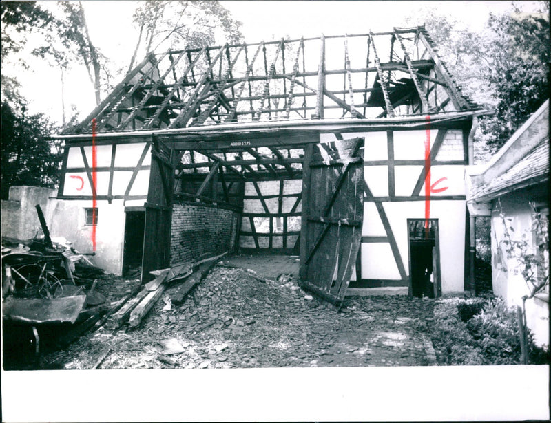 1987 OLD HALF TIMBERED BURNED DOWN FARM FREES AND MUSICAL INS - Vintage Photograph