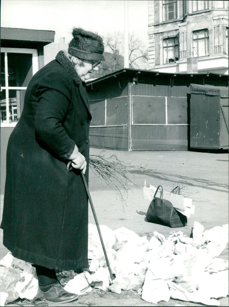 Hamburg - A Film Feuilleton by Peter Kassowitz (1969) - Vintage Photograph