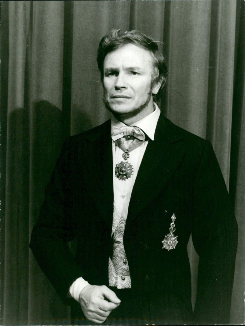 1914 BARRICADE MOST FAMOUS MUSIC - Vintage Photograph