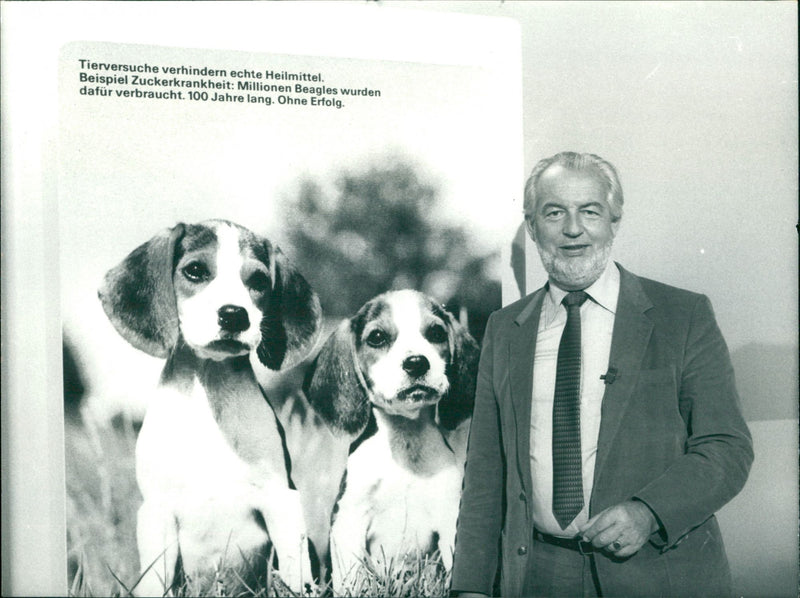 1979 ANIMAL EXPERIMENTS PREVENT REAL REMEDIES EXAMPLE DIABETES MILLIONS - Vintage Photograph