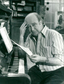 1977 FRIDOLIN HOOGESTRAAT HAS SET OUT COMPOSE MUSICAL NOW - Vintage Photograph