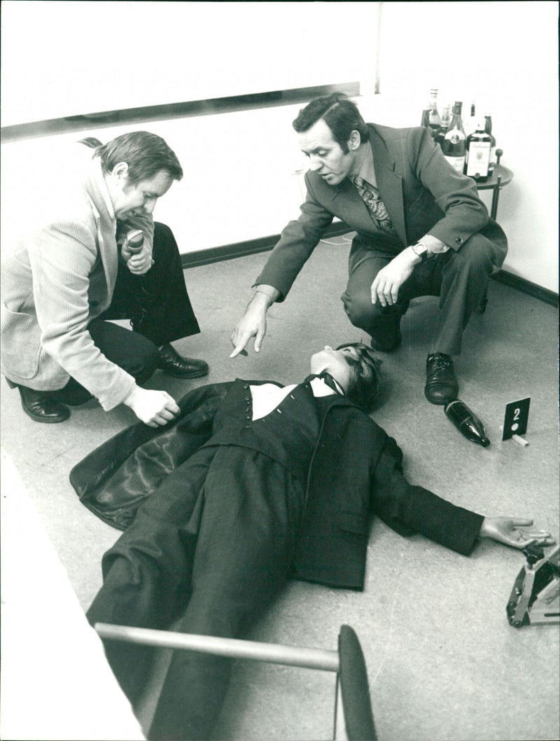 1977 MURDER AND MANSLAUGHTER ARD HOW REALLY HIIUFIGKEIT PRESIDING - Vintage Photograph